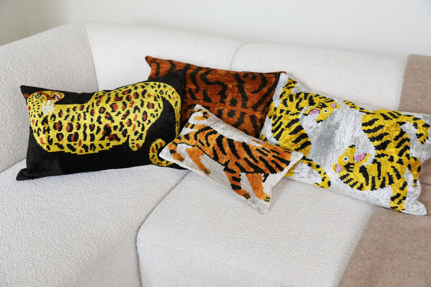 Fluwelen Ikat Mini Tijger Kussenhoes