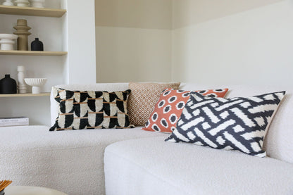 Terracotta stippen fluwelen ikat kussensloop